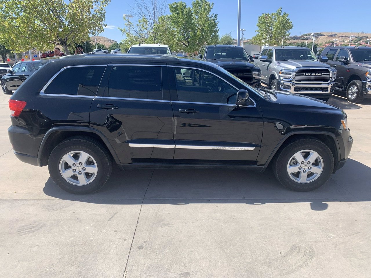 Pre-Owned 2011 Jeep Grand Cherokee Laredo 4WD Sport Utility