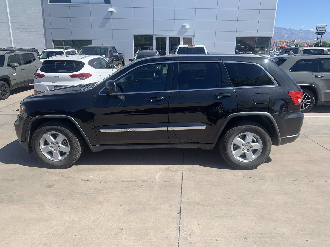 Pre-Owned 2011 Jeep Grand Cherokee Laredo 4WD Sport Utility