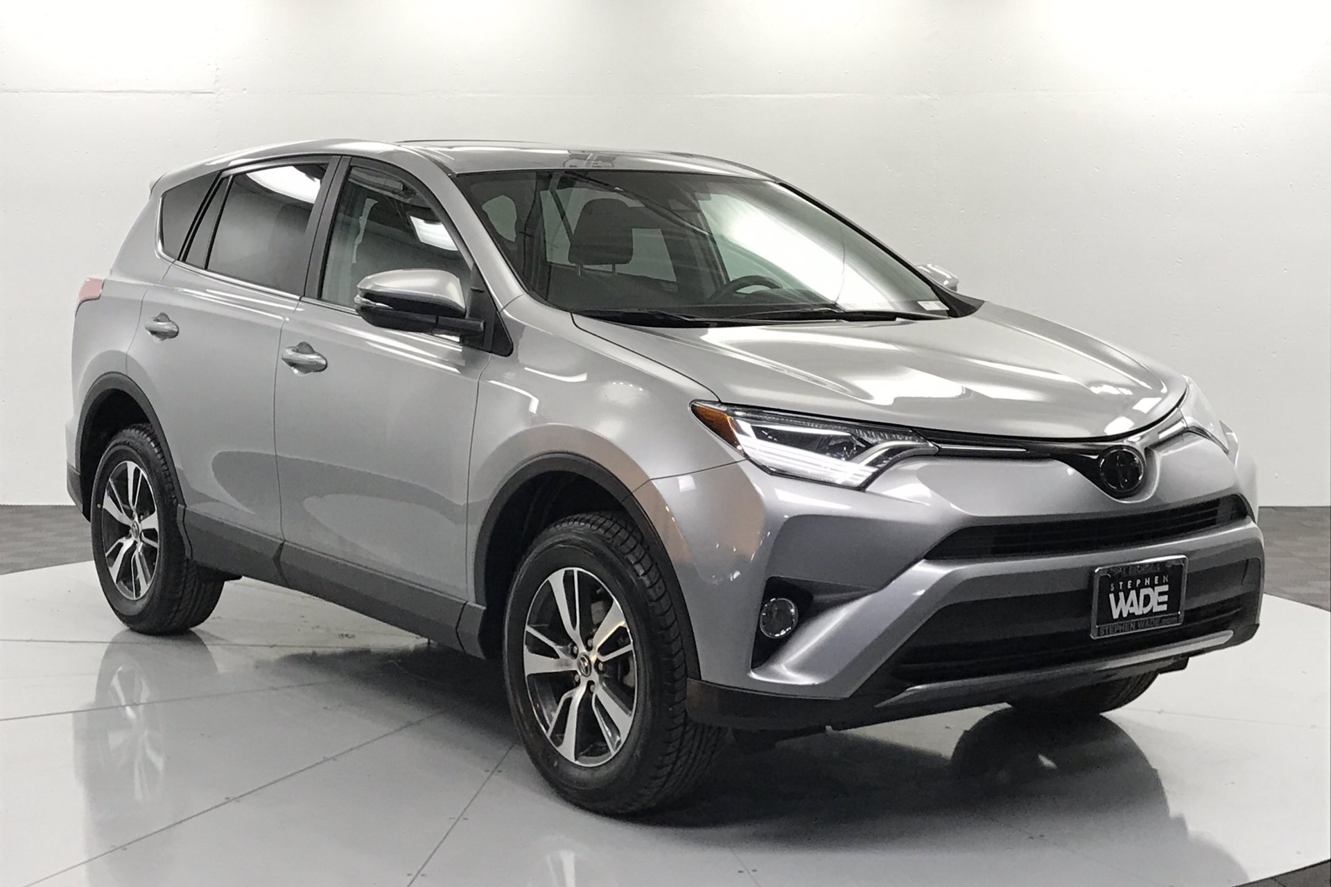 Pre-Owned 2018 Toyota RAV4 XLE FWD Sport Utility