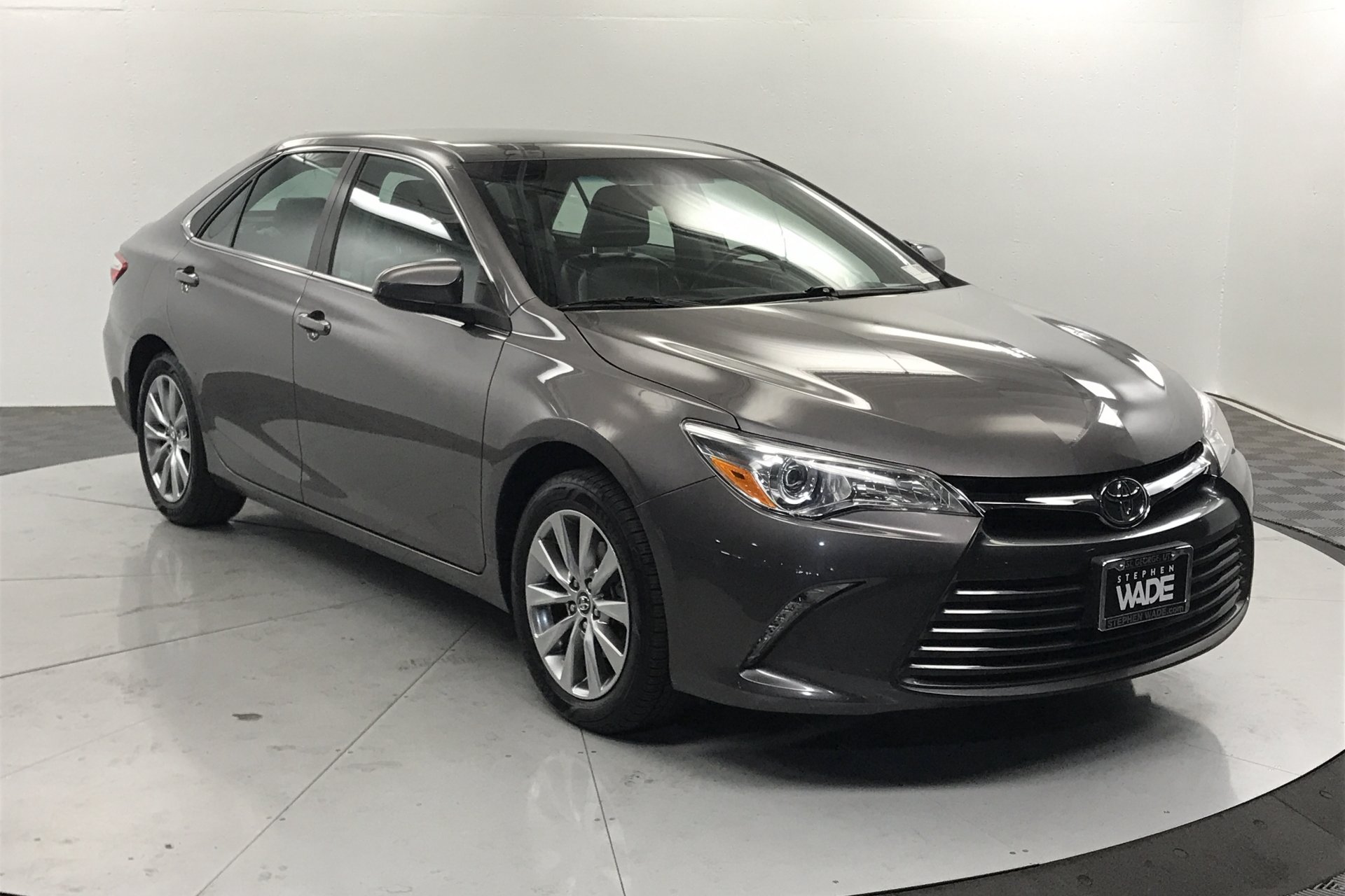 Pre-Owned 2017 Toyota Camry XLE FWD 4dr Car