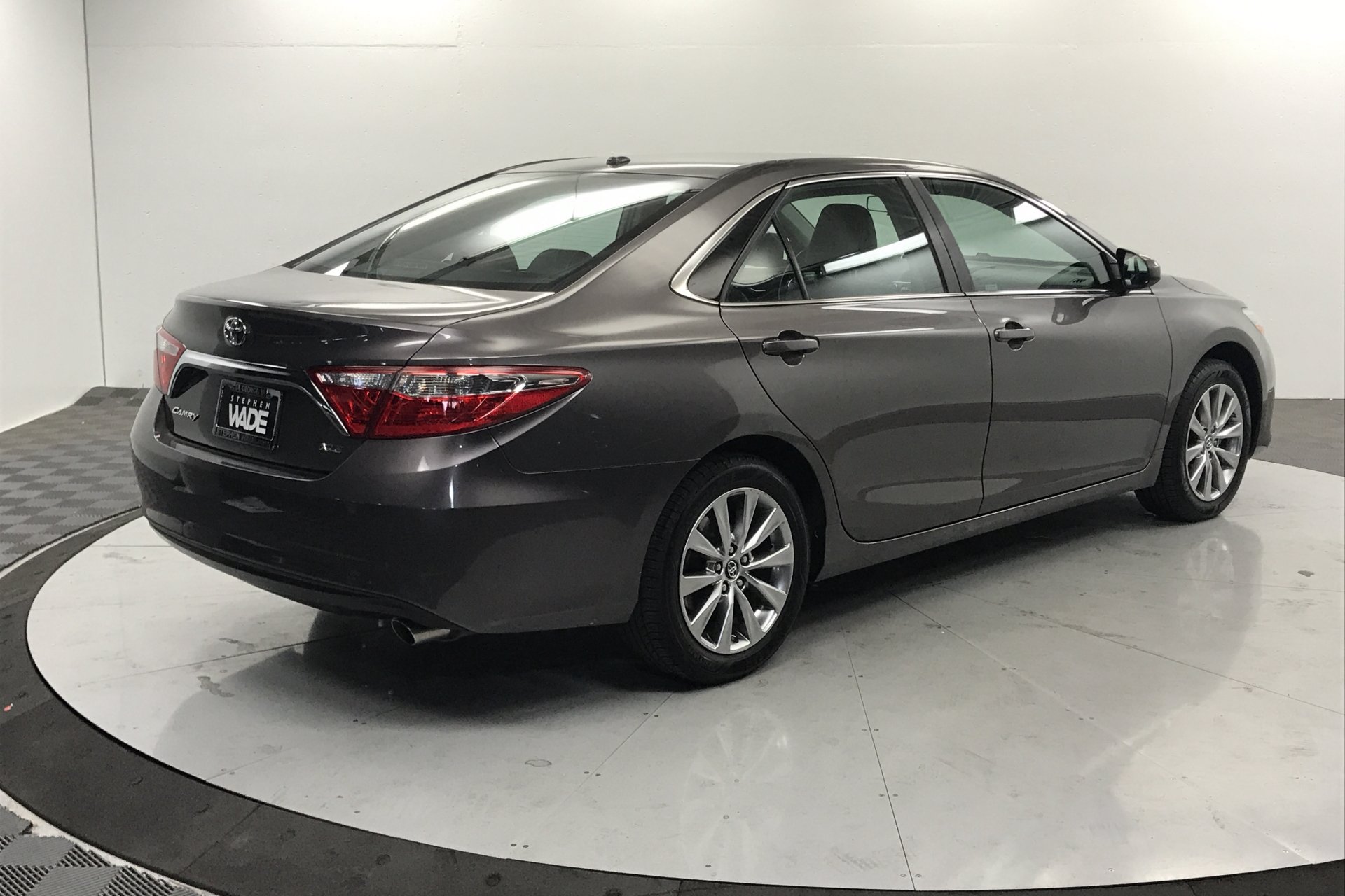 Pre Owned 2017 Toyota Camry Xle Fwd 4dr Car