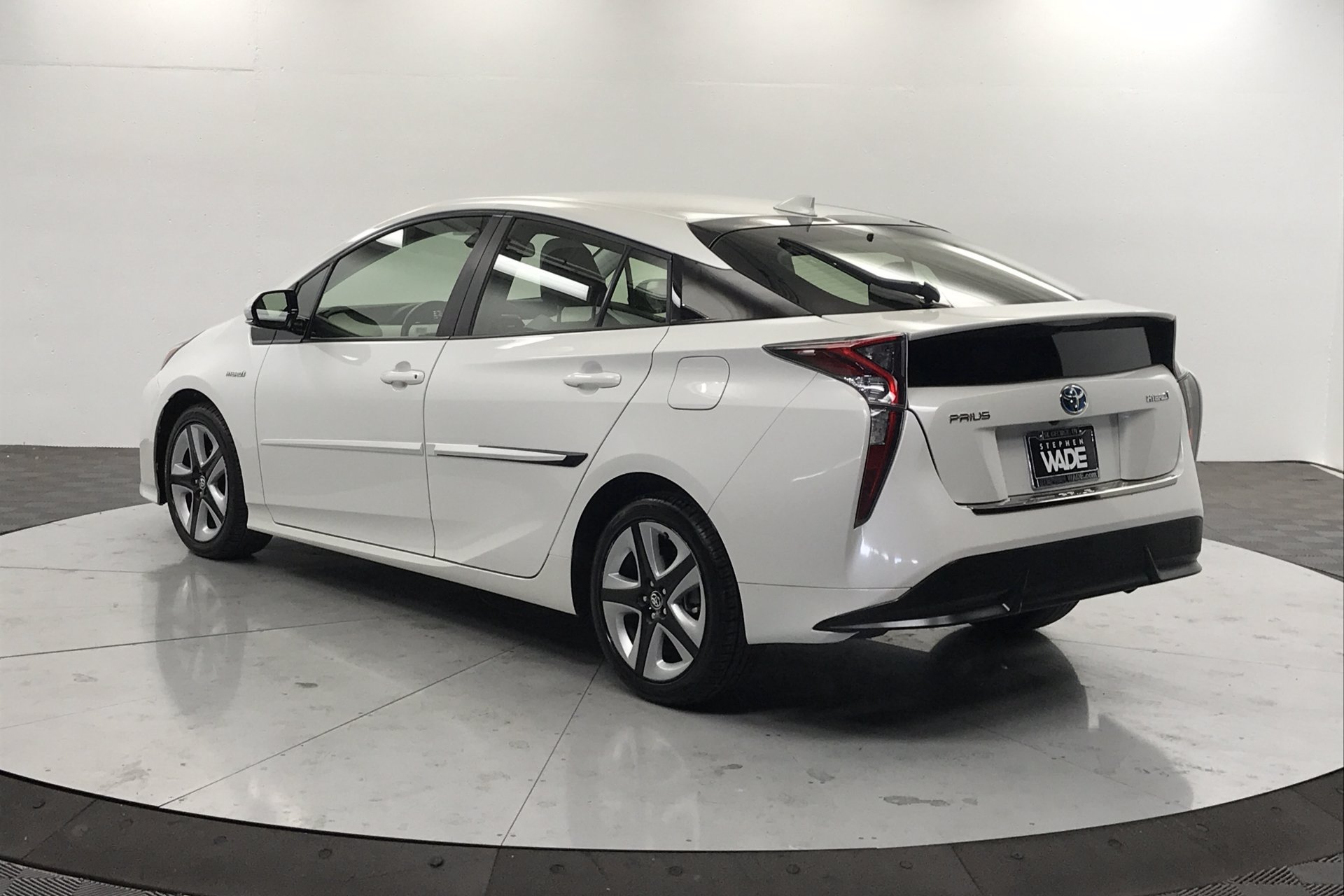 Pre-Owned 2016 Toyota Prius Three Touring FWD Hatchback